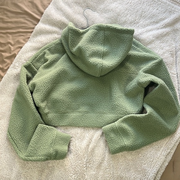 ALPHALETE KING CROP HOODIE - SAGE - Picture 3 of 4